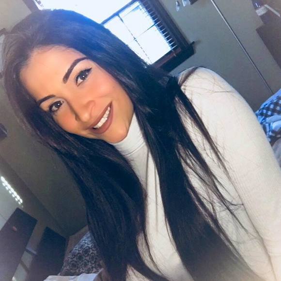 Meet the Posher Other - Meet your Posher, Christina
